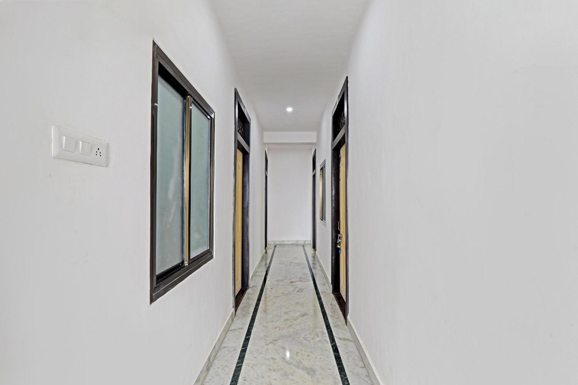 Hotel O Sparrow Nest Варанаси Екстериор снимка