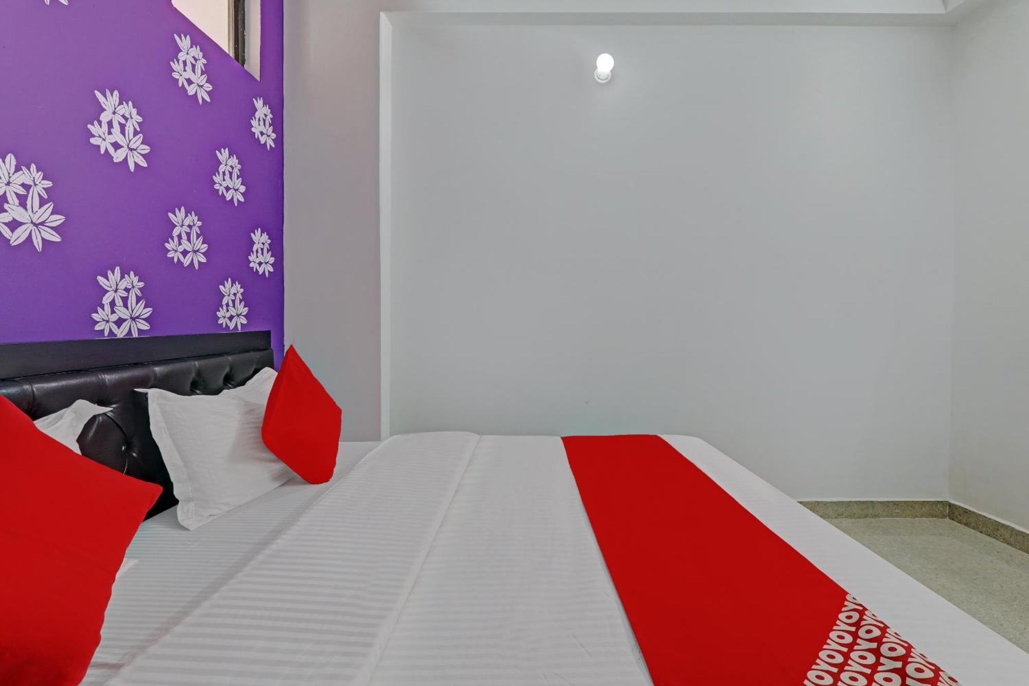 Hotel O Sparrow Nest Варанаси Екстериор снимка
