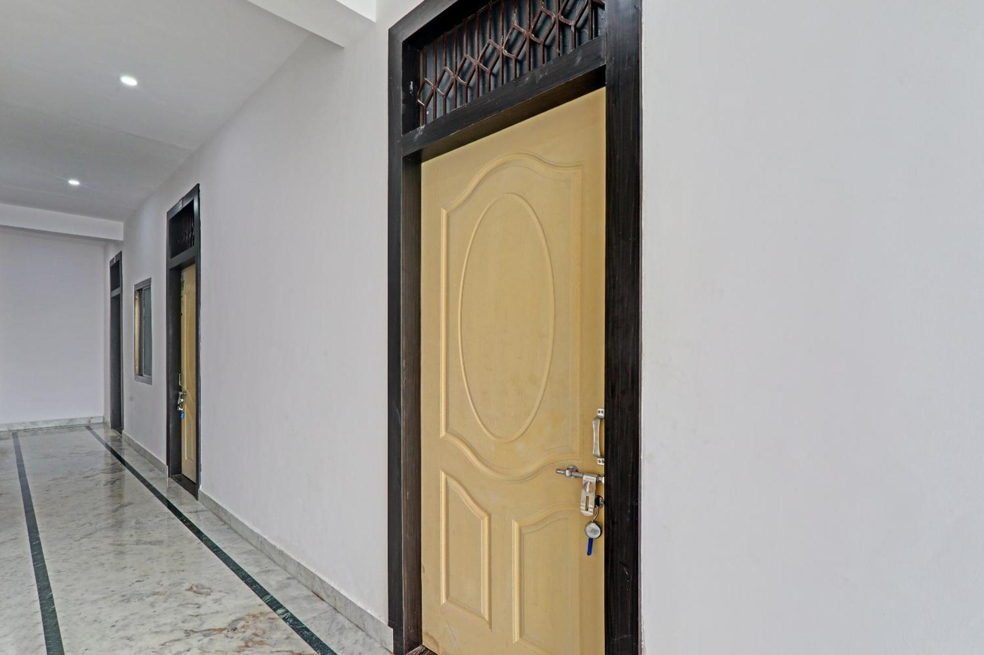 Hotel O Sparrow Nest Варанаси Екстериор снимка