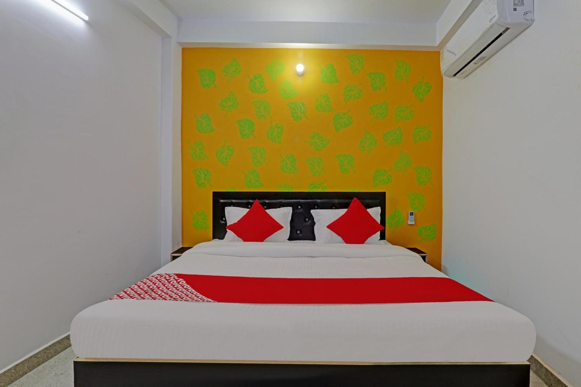 Hotel O Sparrow Nest Варанаси Екстериор снимка